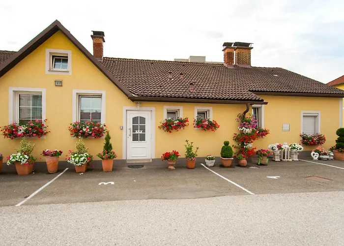 Auszeit 3 Mit Gartenterasse Und Gratisparkplatz لوبن